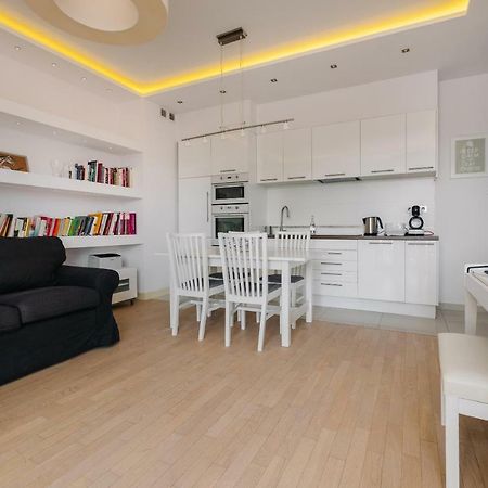 Modern Apartment Across The Ponds Varsovie Extérieur photo
