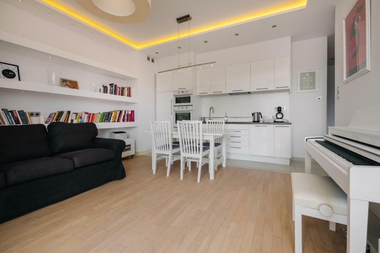 Modern Apartment Across The Ponds Varsovie Extérieur photo