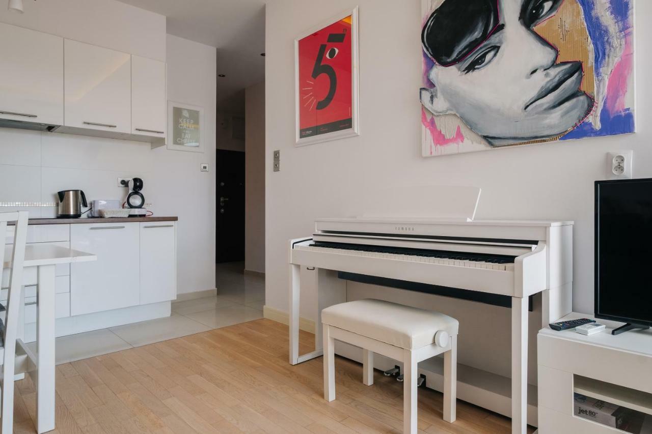Modern Apartment Across The Ponds Varsovie Extérieur photo