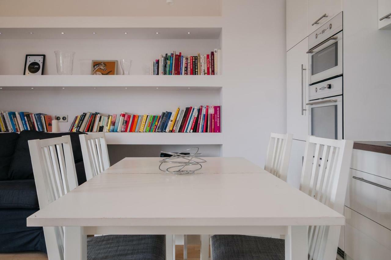 Modern Apartment Across The Ponds Varsovie Extérieur photo